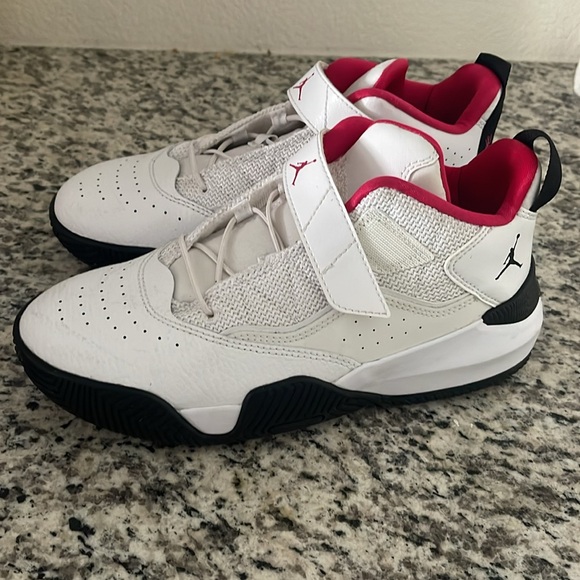 Girls Air Jordan’s basketball shoes size 2.5Y white, pink - Picture 3 of 6